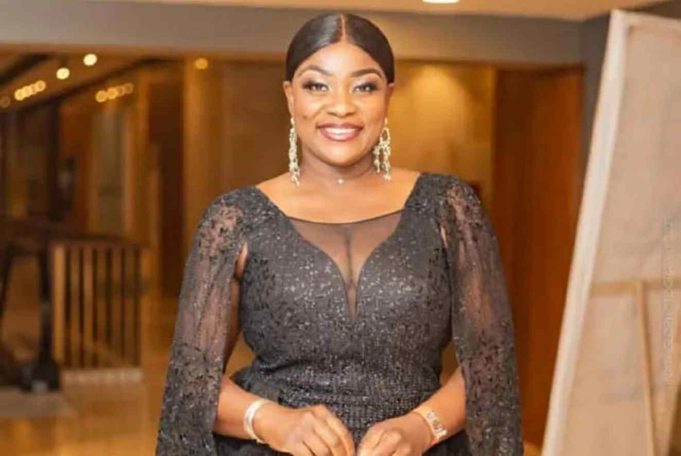 Utilisation de la Bétadine Jaune une sagefemme recadre Coach Hamond