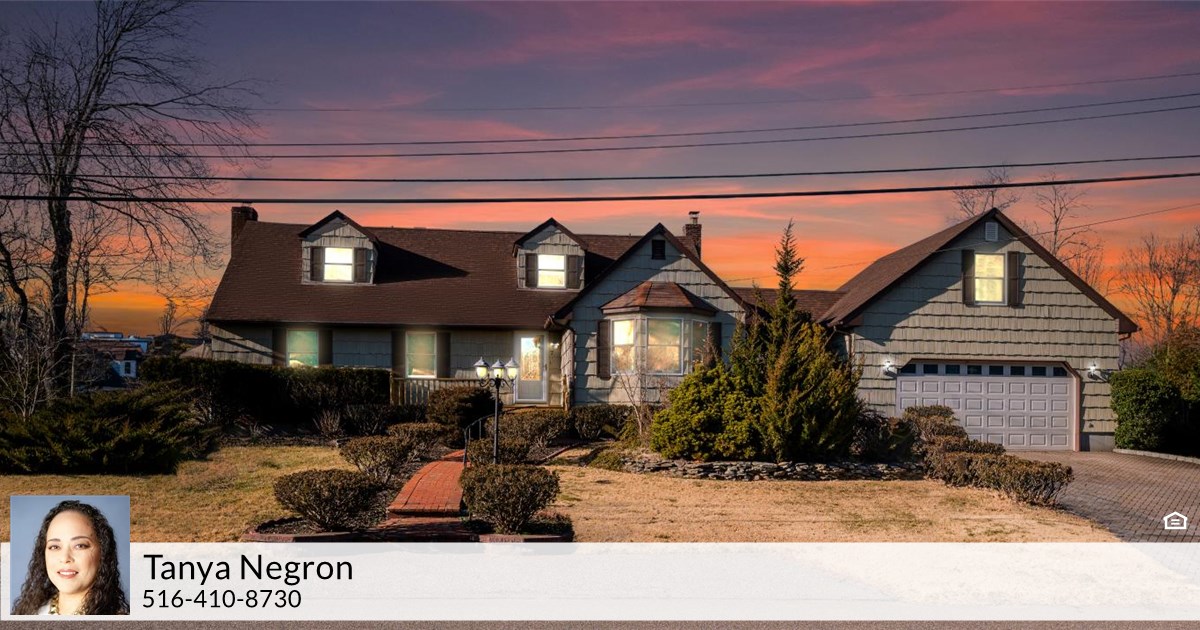 7 Carol Pl, Brookhaven, NY 11719