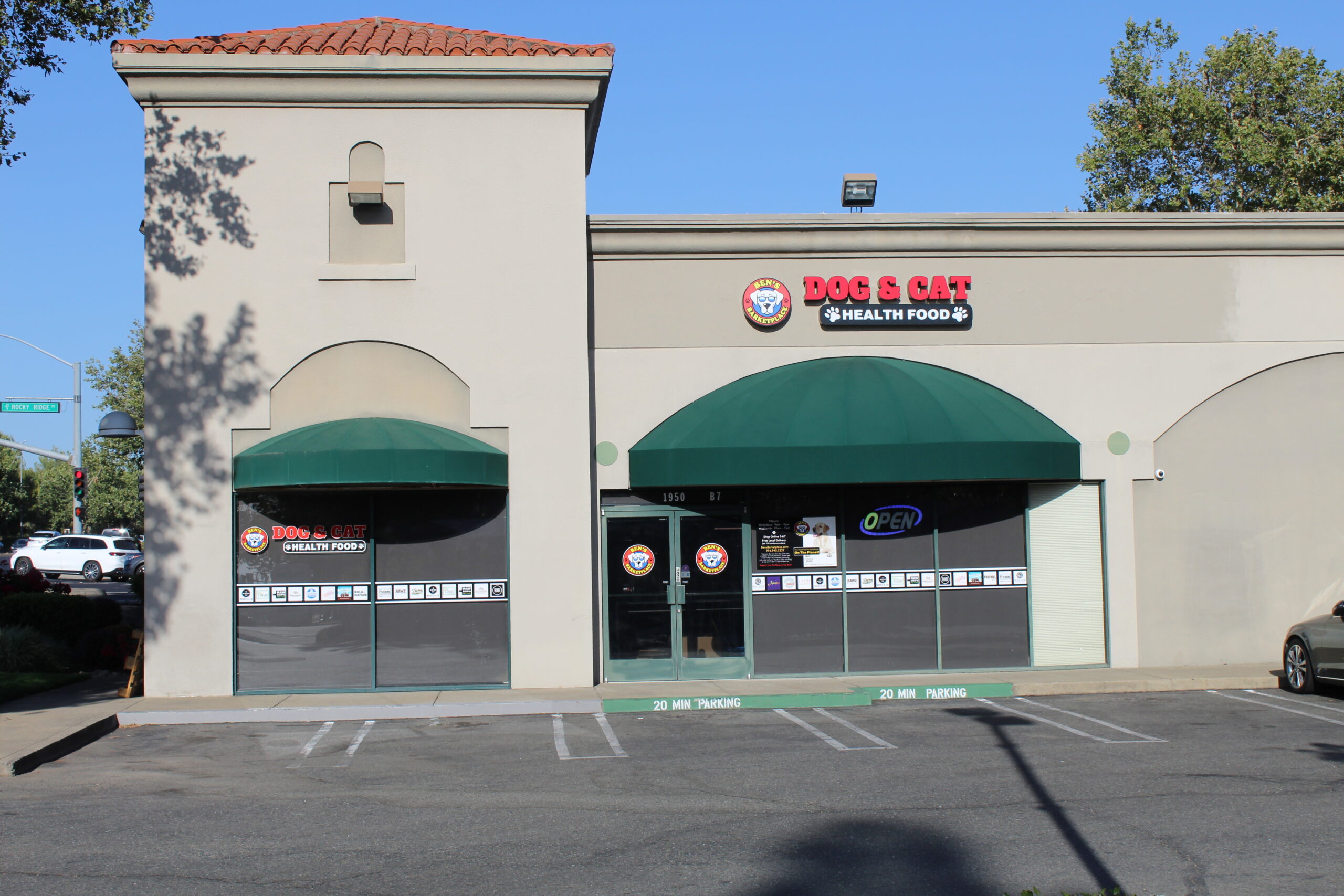 Dog and Cat Food Supplies in South Roseville, CA