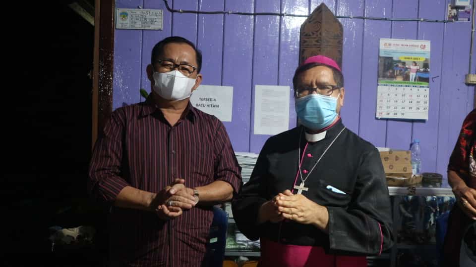 Jalin Silaturahmi, Wabup Hendrik Berkunjung ke Kediaman Tokoh Agama Katolik