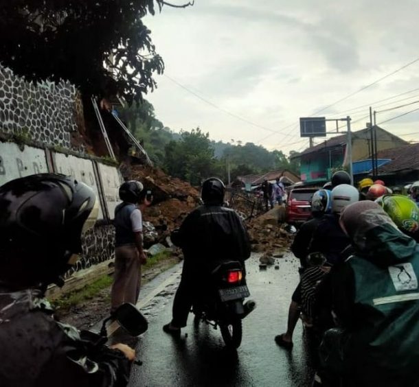 Jalur di Soreang Tertutup Longsoran Tanah Hari Ini, Antisipasi Longsor