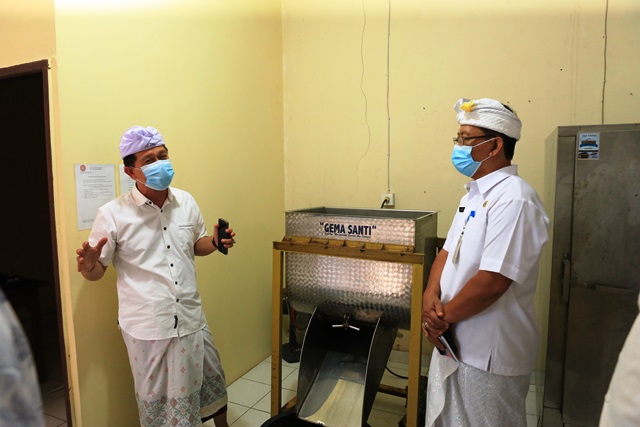 Klinik Segara The Curve / 00/085 CHAUMONT WITH CURVE Polymetall