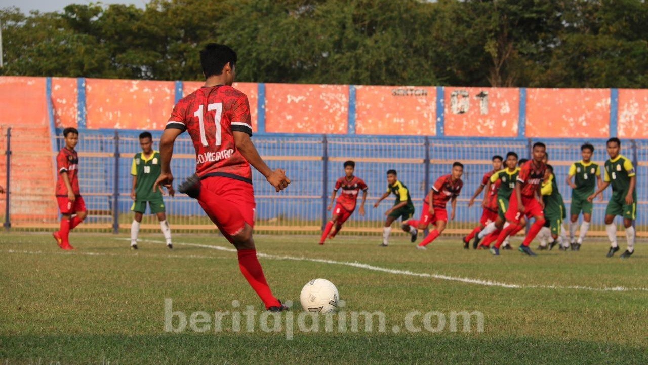 Dalam Permainan Sepak Bola Kick Off Artinya Berbagai