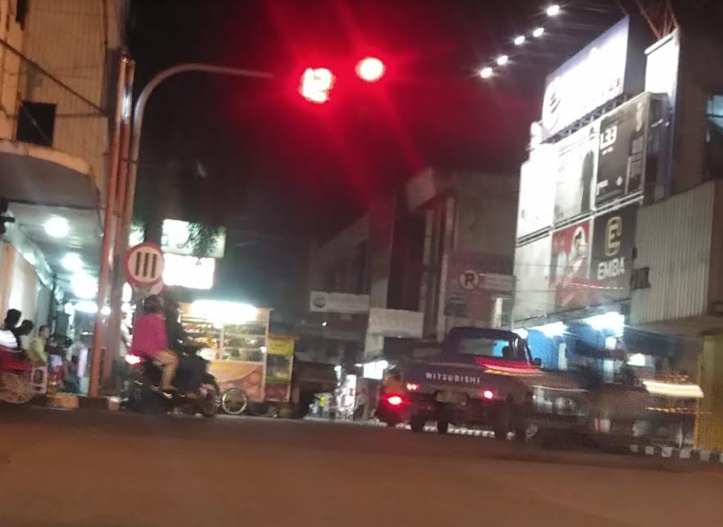 Jam Malam Di Mojokerto, Pendapatan Pkl Turun 60 Persen | Beritajatim.com