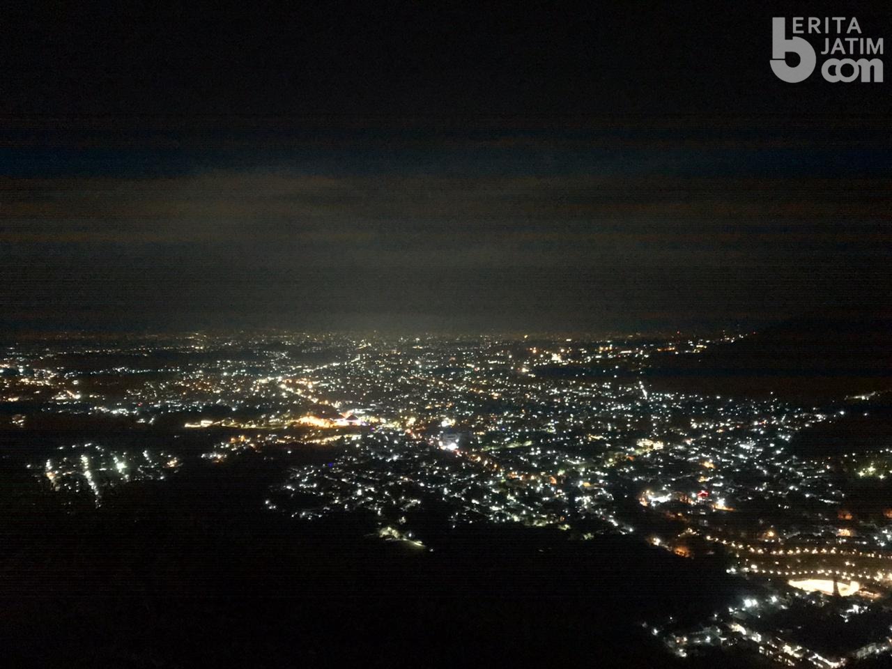 Sensasi Paralayang, Melihat Malang Raya Di Malam Hari | Beritajatim.com