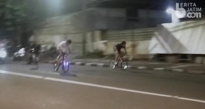Bahaya!! Tikungan Tajam Jalan Raya Mastrip Dipakai Balap Sepeda Liar | Beritajatim.com
