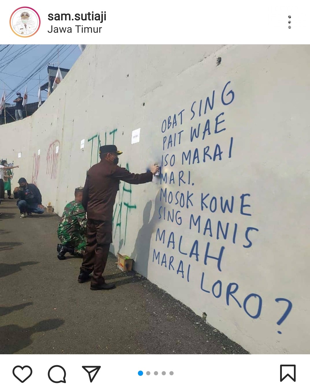 Viral Foto Kejari Kota Malang Bikin Grafiti di Jembatan Kedungkandang