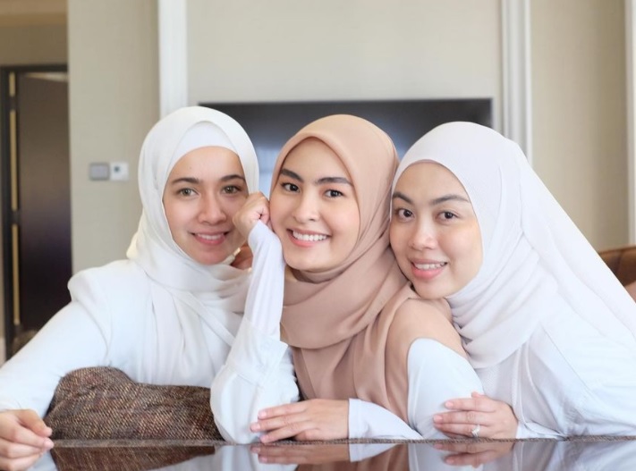 adik beradik wany hasrita