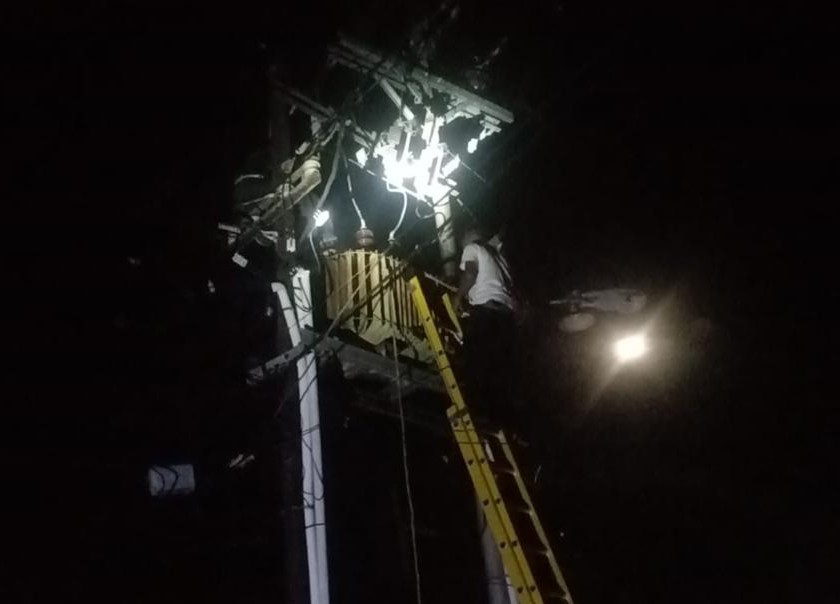 Gangguan listrik di wilayah provinsi kalimantan timur dan kalimantan selatan sepanjang hari kamis hingga malam hari pukul 20.51 waktu indonesia tengah (wita) menjadikan jutaan pelanggan terdampak dan menanggung. Gangguan Listrik Wilayah Bojonegoro - Hari Ini Di Diy ...
