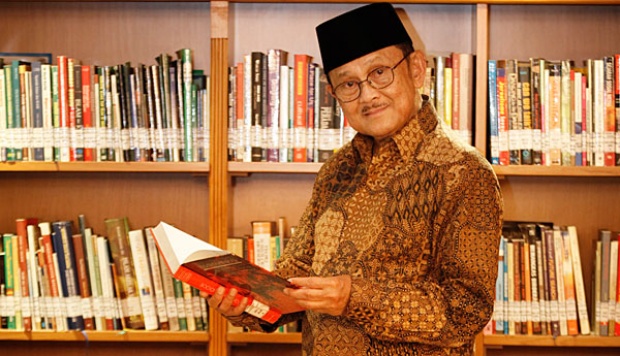 Mengenal Lebih Dekat Eyang Habibie BeritaMks