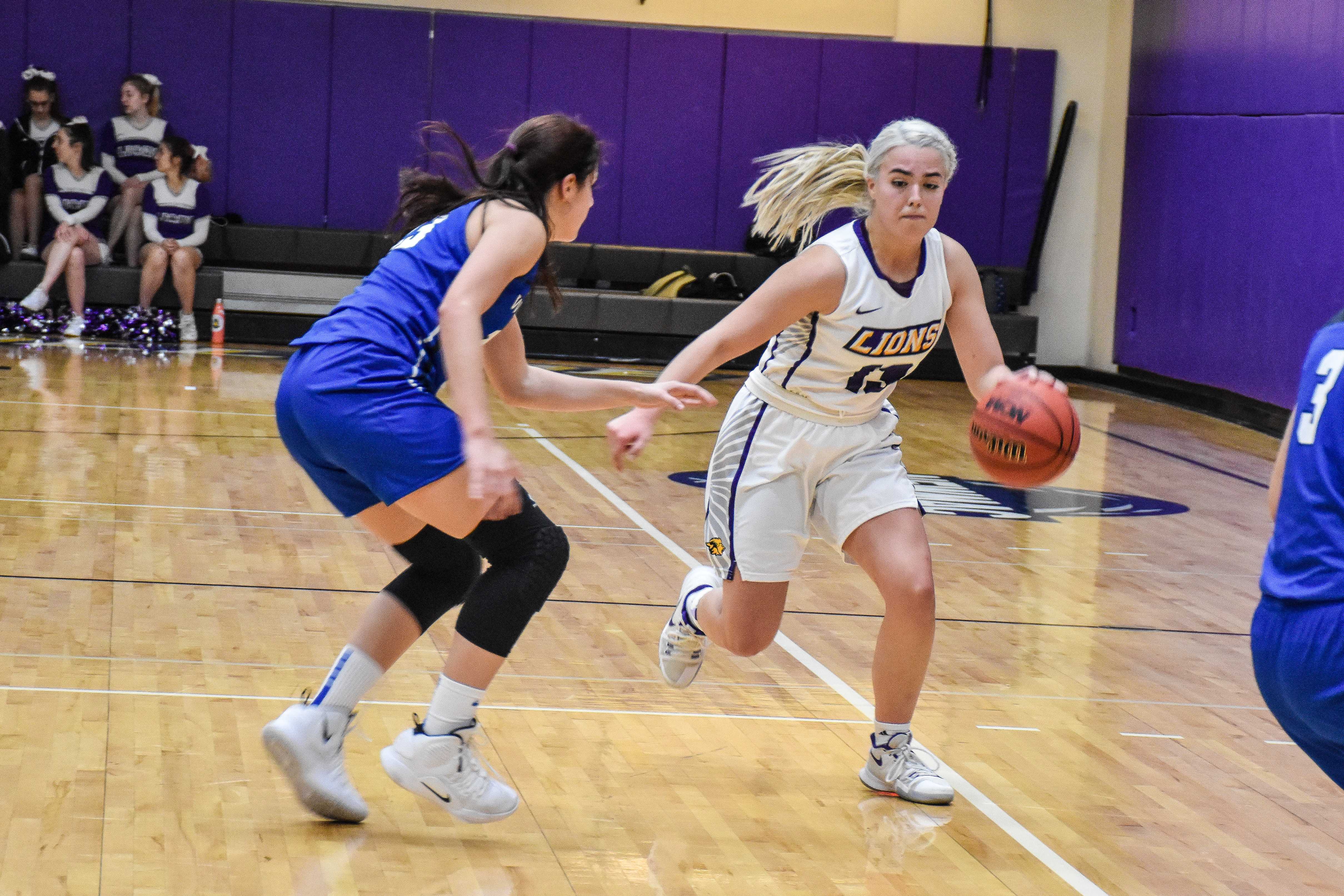 Women’s basketball opens conference play with commanding win The