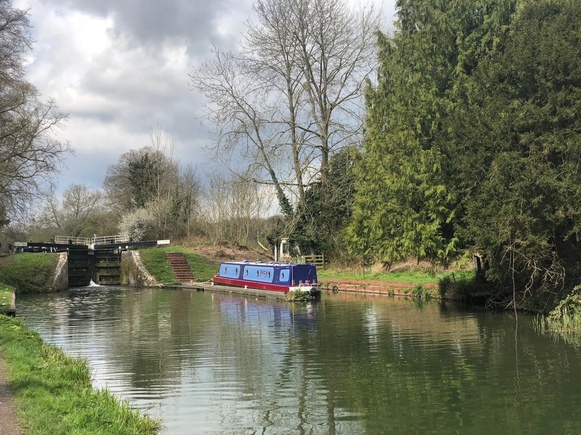Walking at Hungerford Wharf Berkshire Mummies