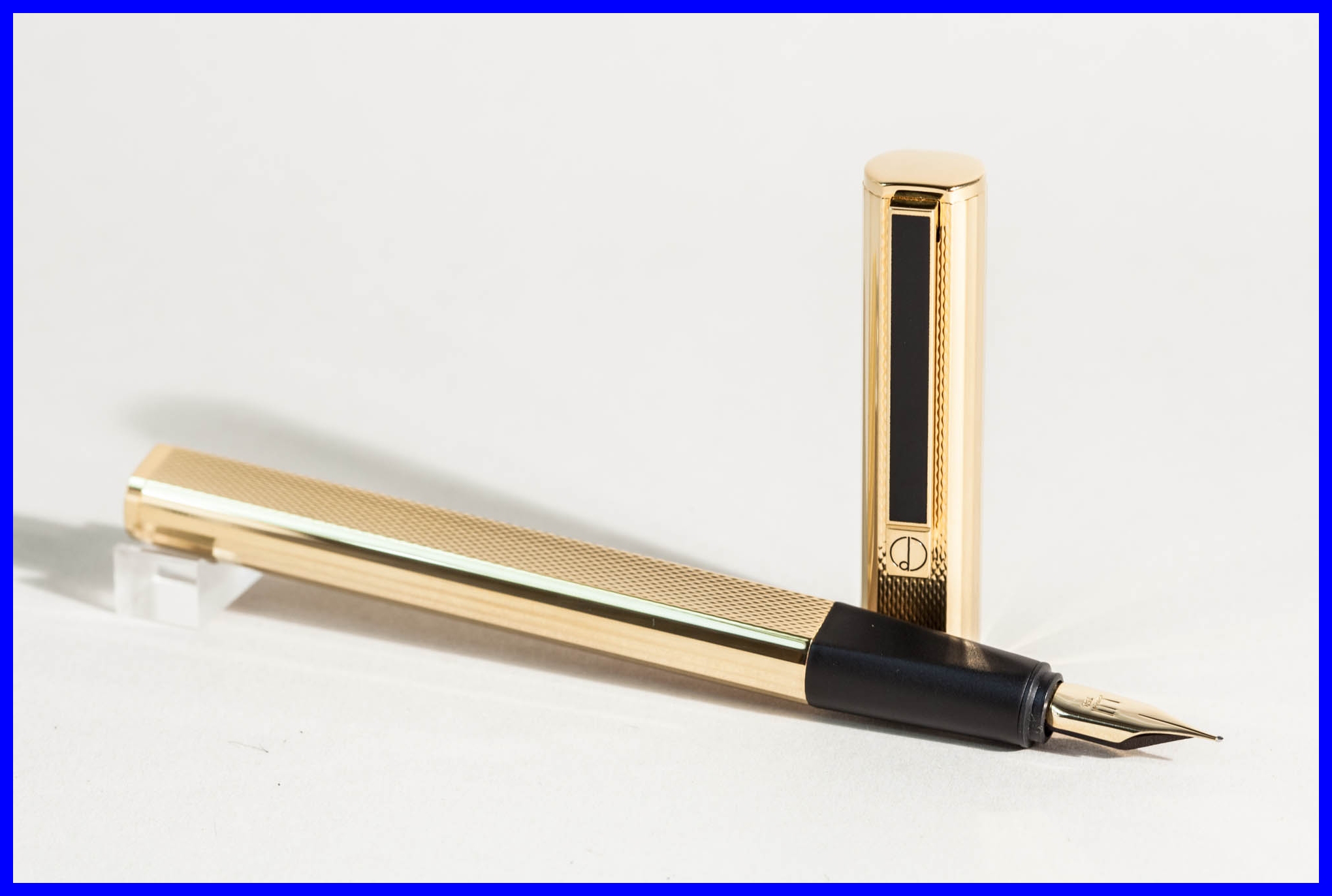NOS DUNHILL fountain pen gold plated, w 18ct 750 Fine Montblanc GOLD