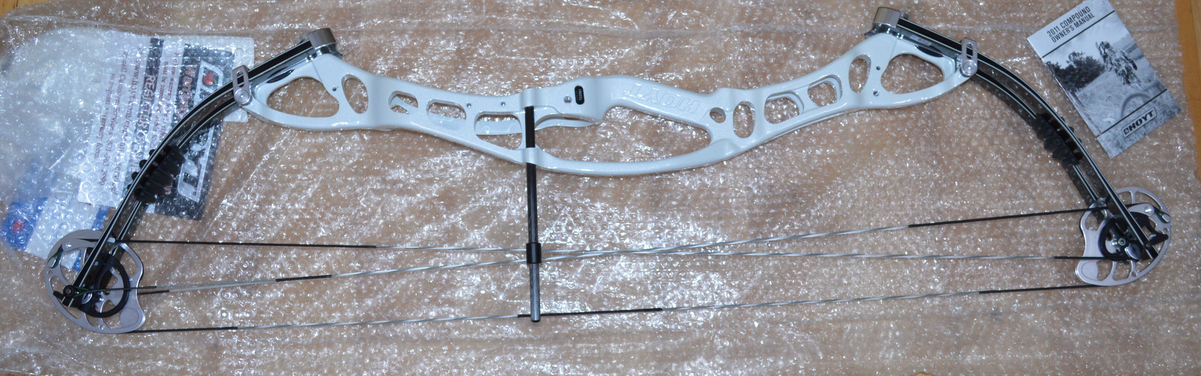 Hoyt XT2000 pro Serie Vantage Elite Plus Nagelneu mit 10 x Carbonpfeile