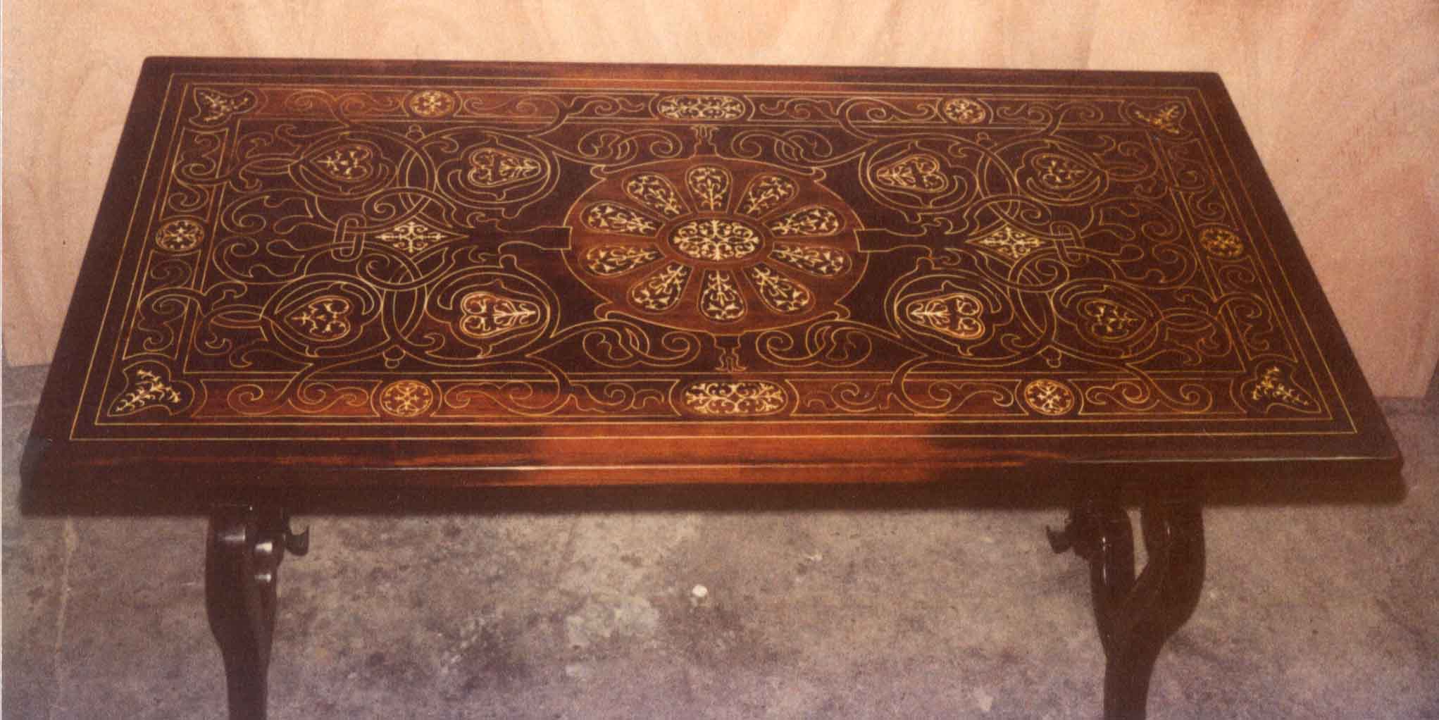 Jewish table with marquetry in ivory and palisander from 17th century
