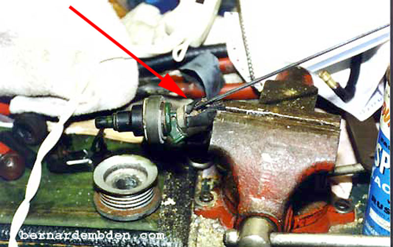 Replacing the Fuel Injector Hoses