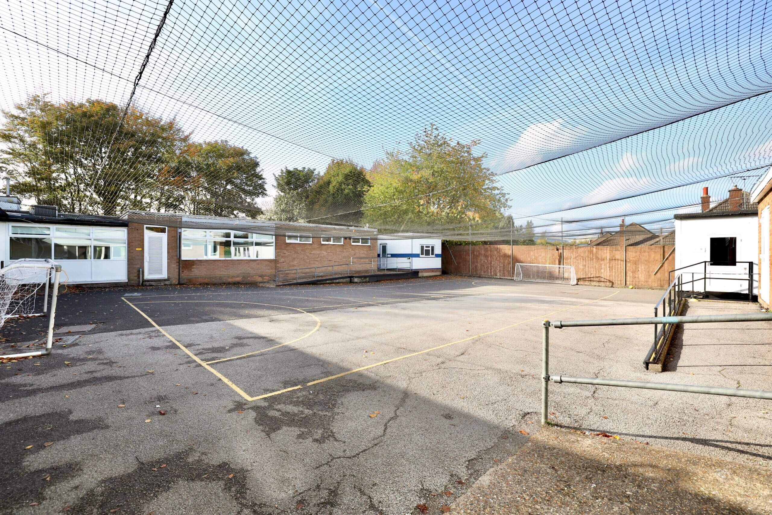 Use Class F1, Ideal For Educational Use, With Outside Space & Parking