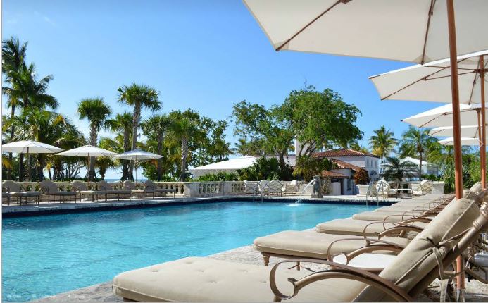 Hoping everyone’s weekend looks as beautiful as the view from our Vanderbilt Mansion pool