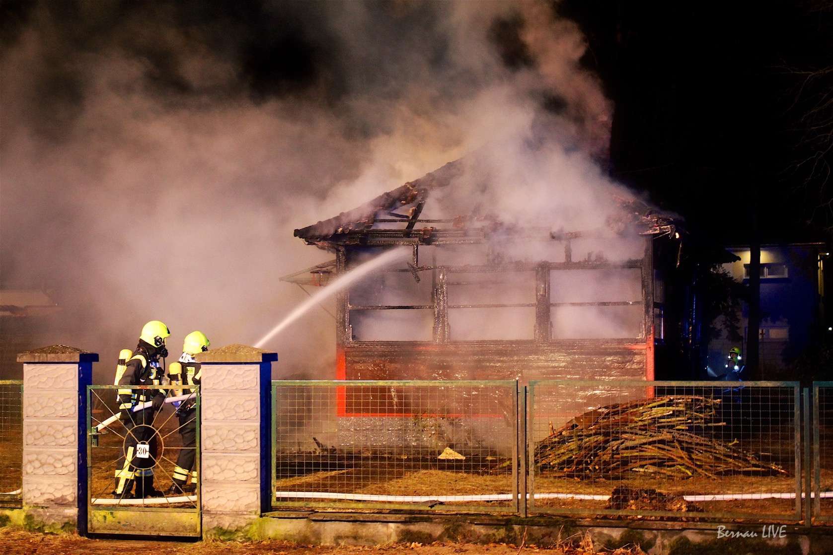 Feuerwehr Wandlitz Bungalow in Vollbrand Bernau LIVE Dein Stadt und Regionalportal für Bernau