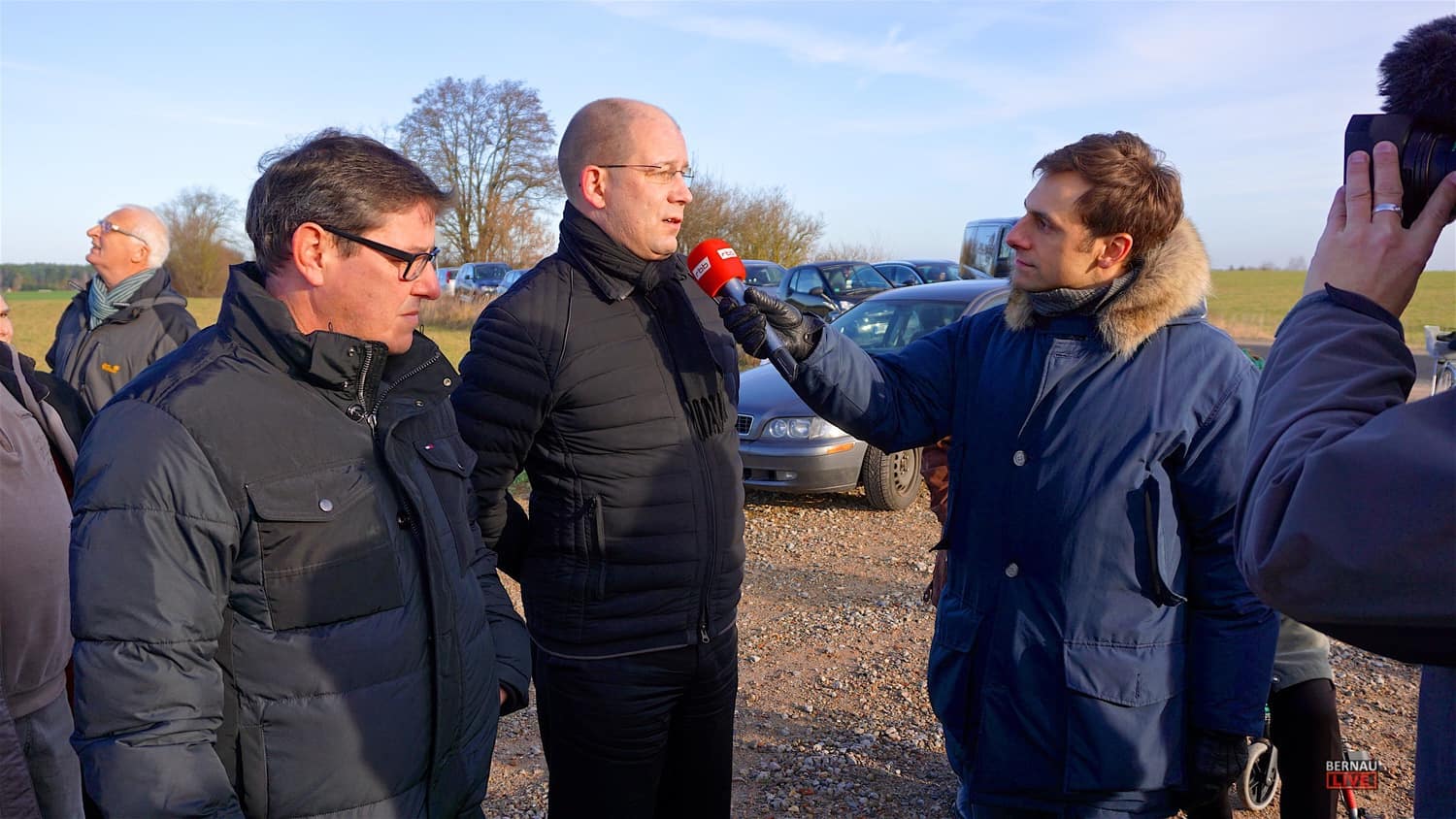 RBB Robur Bus legte Stopp am Windrad in Bernau Lobetal ein