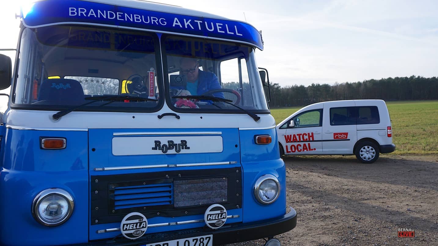 RBB Robur Bus legte Stopp am Windrad in Bernau Lobetal ein