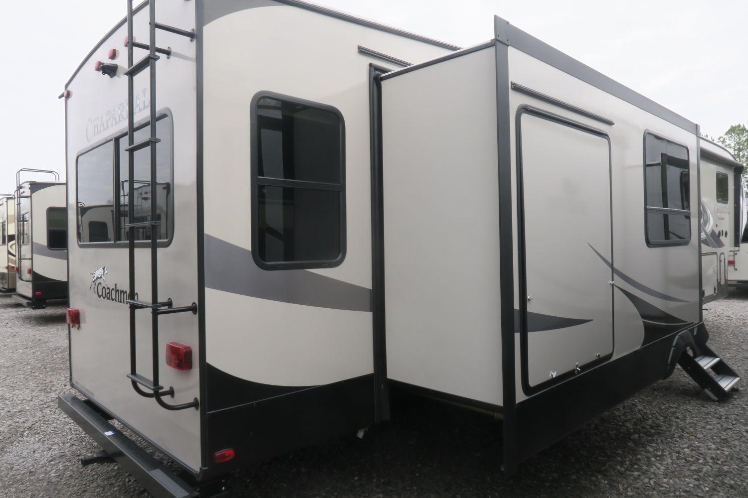NEW 2019 CHAPARRAL 392MBL Overview Berryland Campers