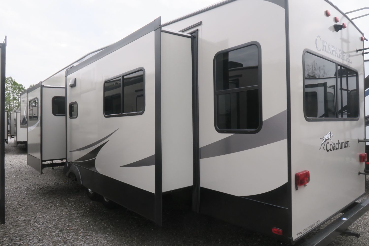NEW 2019 CHAPARRAL 392MBL Overview Berryland Campers