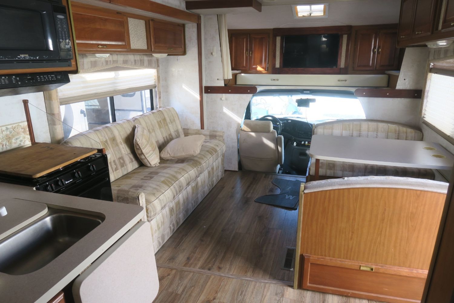 USED 1999 WINNEBAGO MINNIE WINNIE Overview Berryland Campers