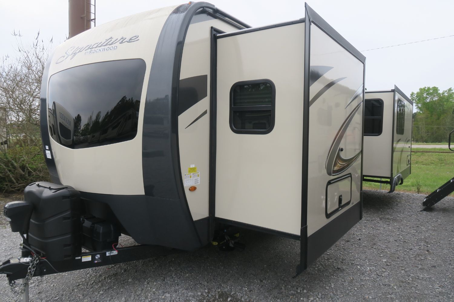 NEW 2019 ROCKWOOD SIGNATURE ULTRA LITE 8332BSC Overview Berryland