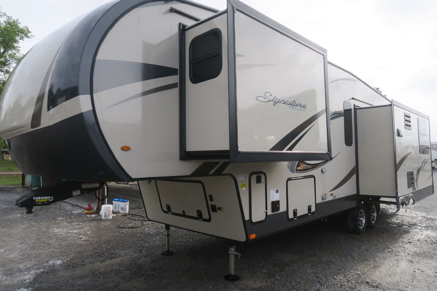 NEW 2019 ROCKWOOD SIGNATURE ULTRA LITE 8288BSC Overview Berryland