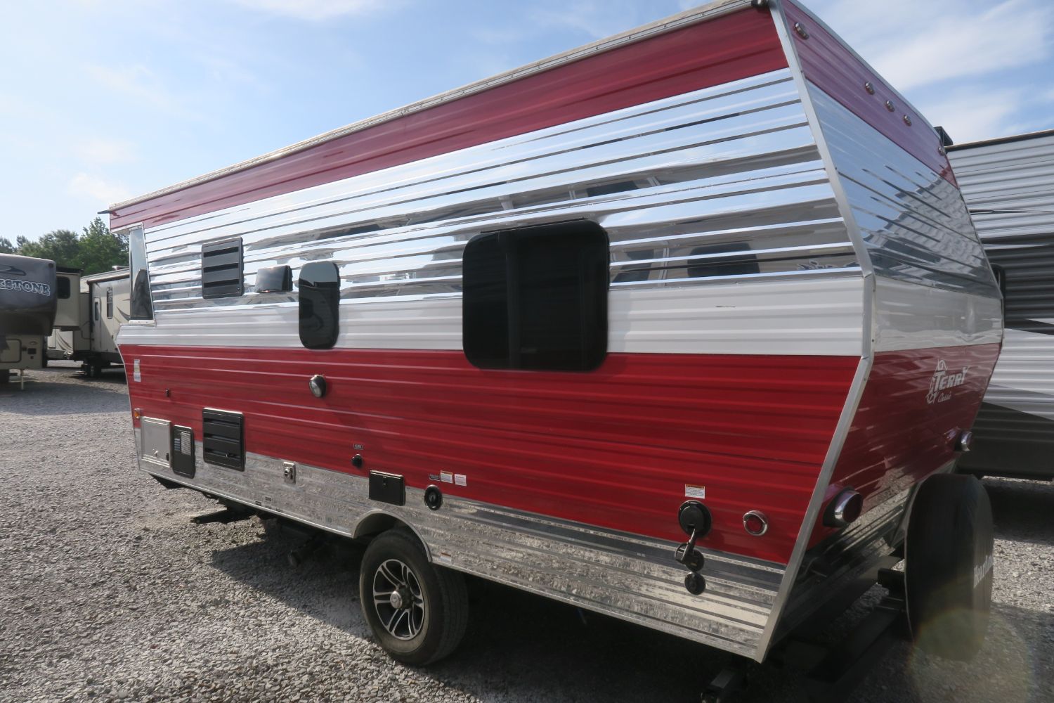 USED 2018 TERRY RETRO 21V Overview Berryland Campers