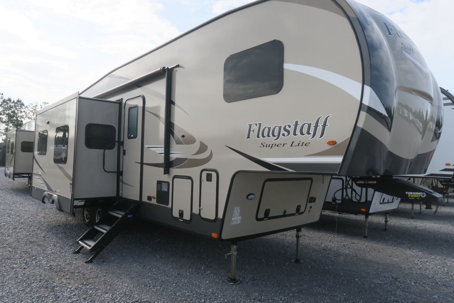 NEW 2020 FLAGSTAFF SUPER LITE 529RBS Overview Berryland Campers