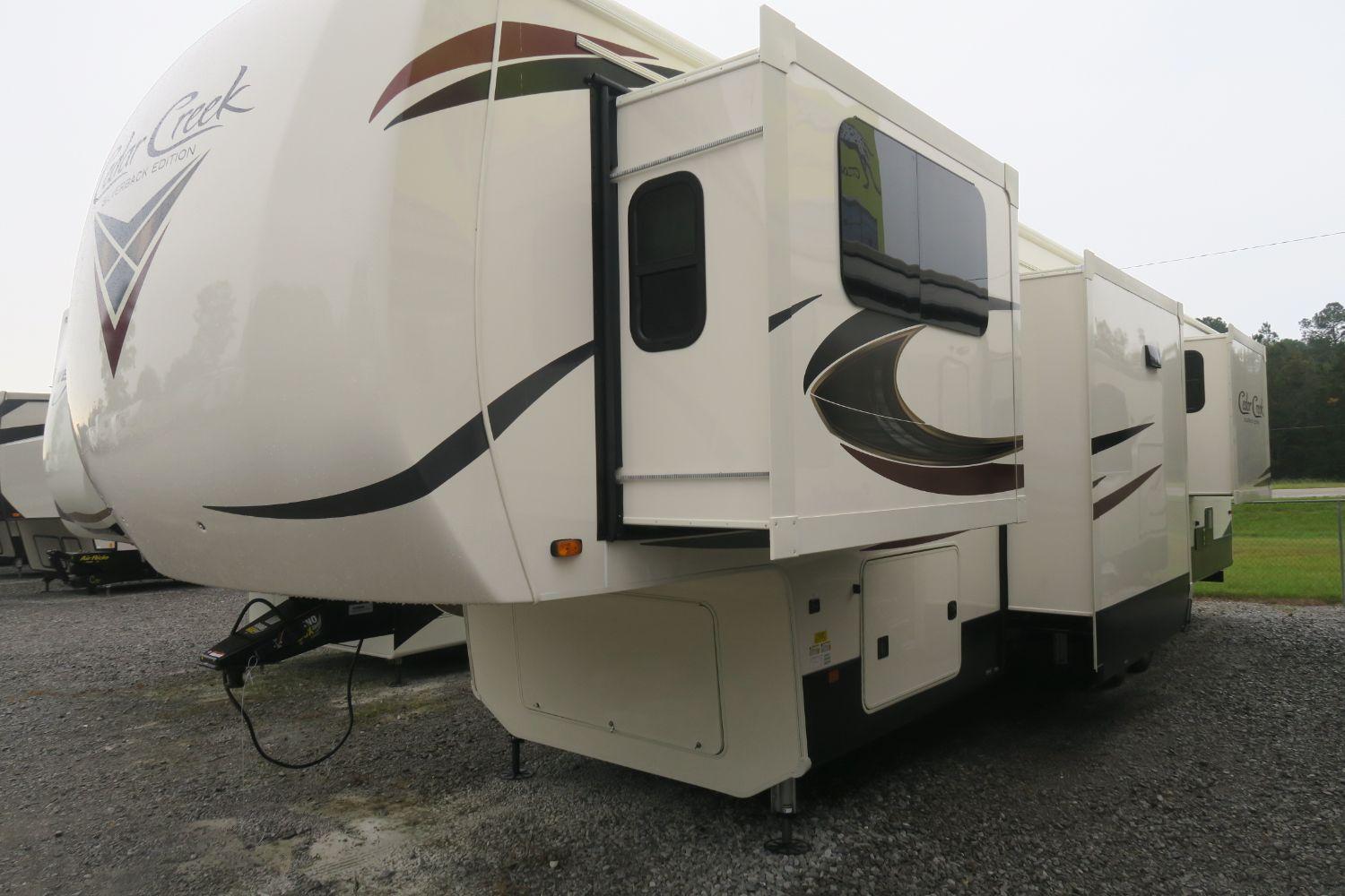 NEW 2020 CEDAR CREEK SILVERBACK EDITION 37FLB Overview Berryland