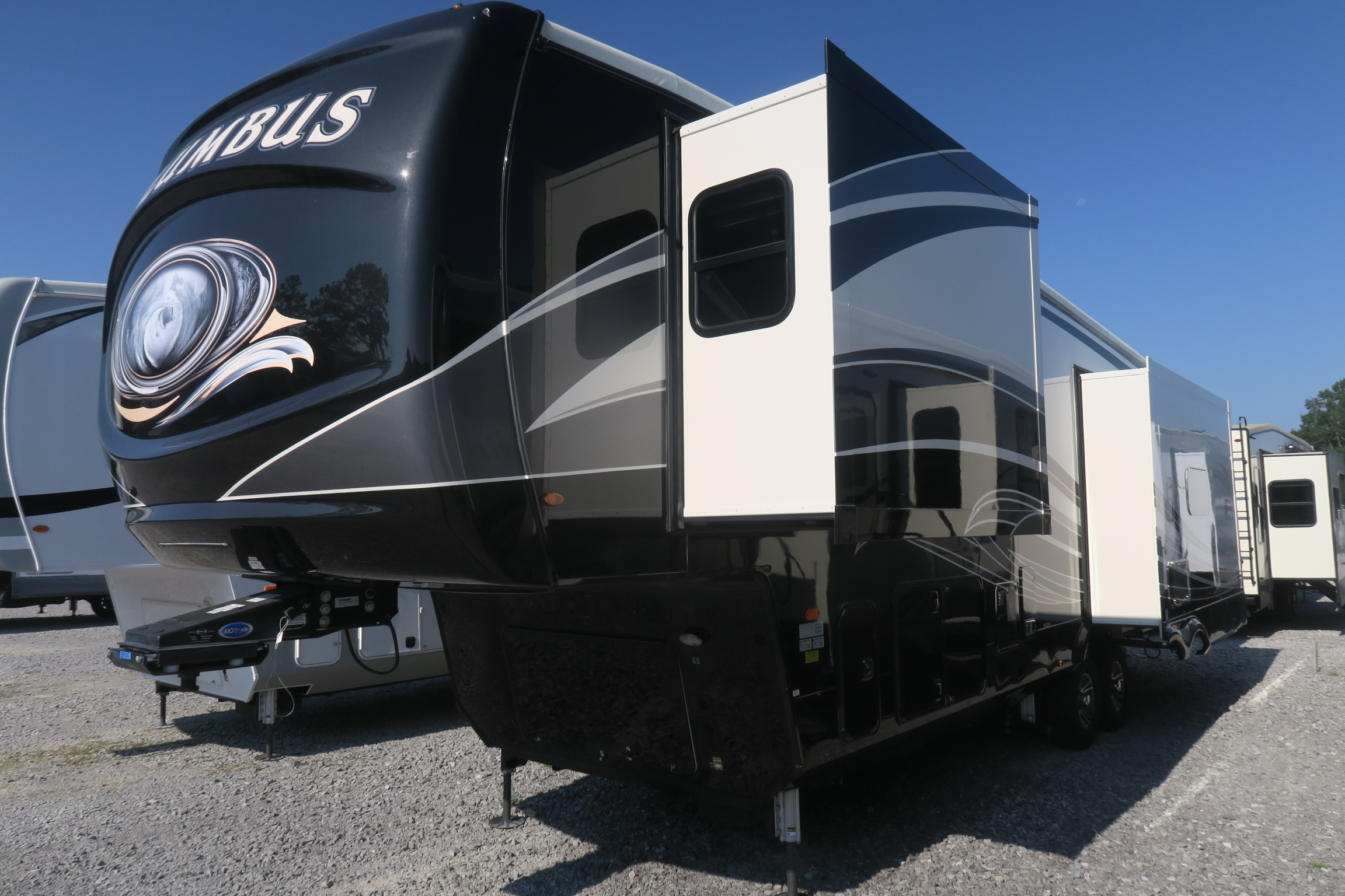 NEW 2021 COLUMBUS 329DV Overview Berryland Campers