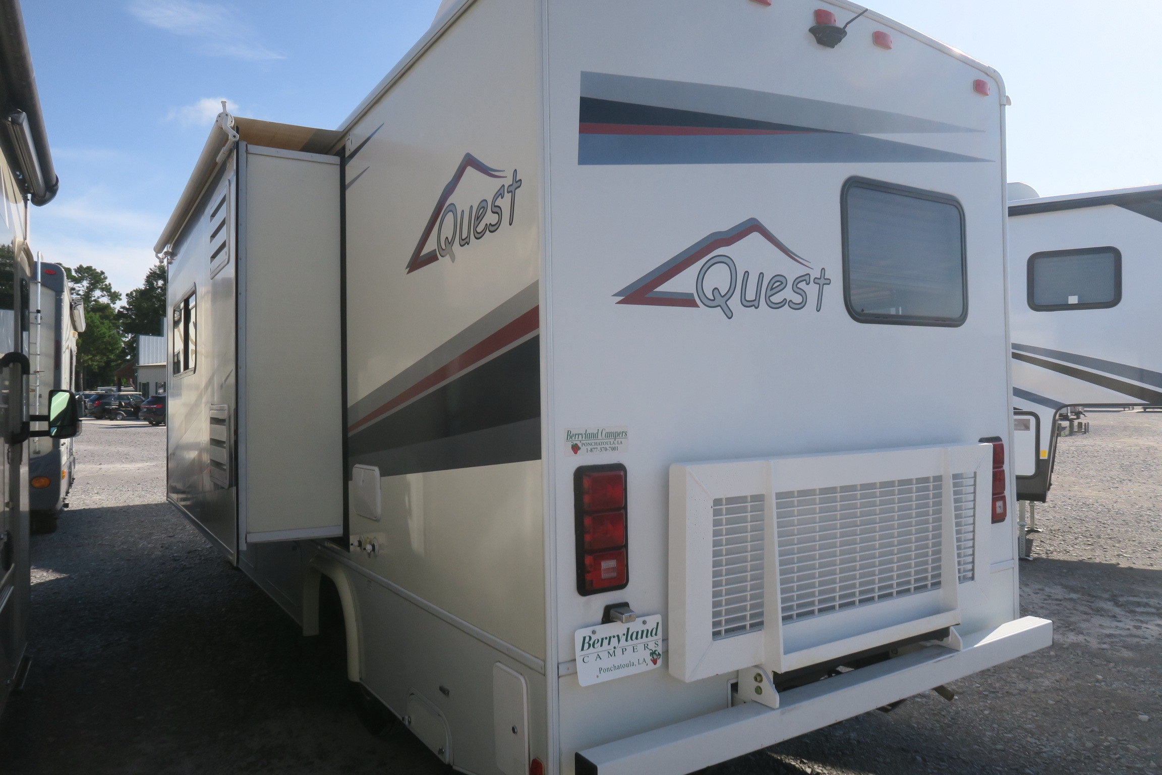 USED 2010 QUEST 24L Overview Berryland Campers