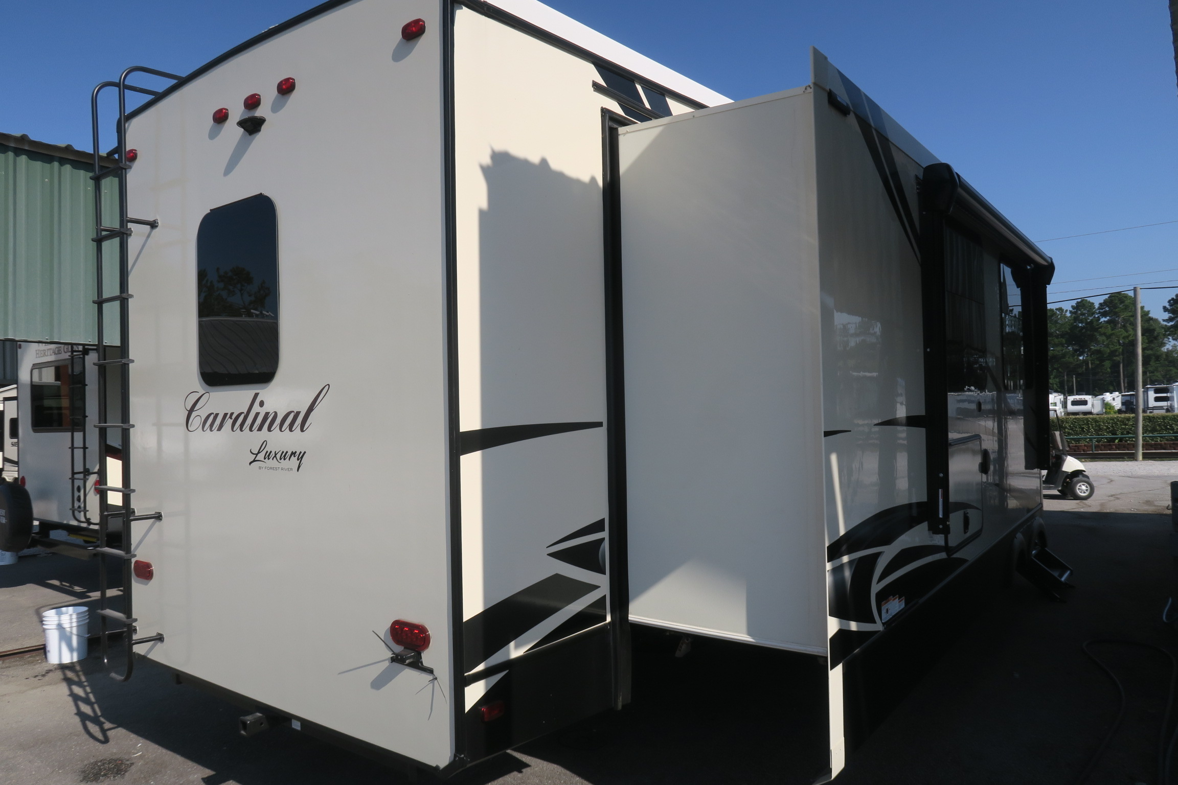 NEW 2021 CARDINAL LUXURY 390FBX Overview Berryland Campers