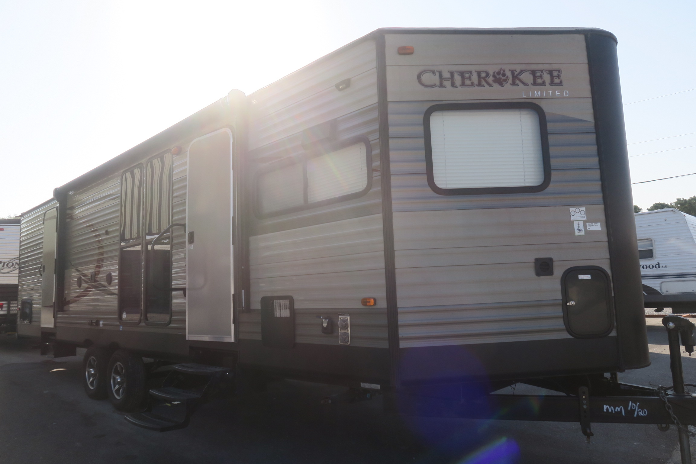 USED 2016 CHEROKEE 274VFK Overview Berryland Campers