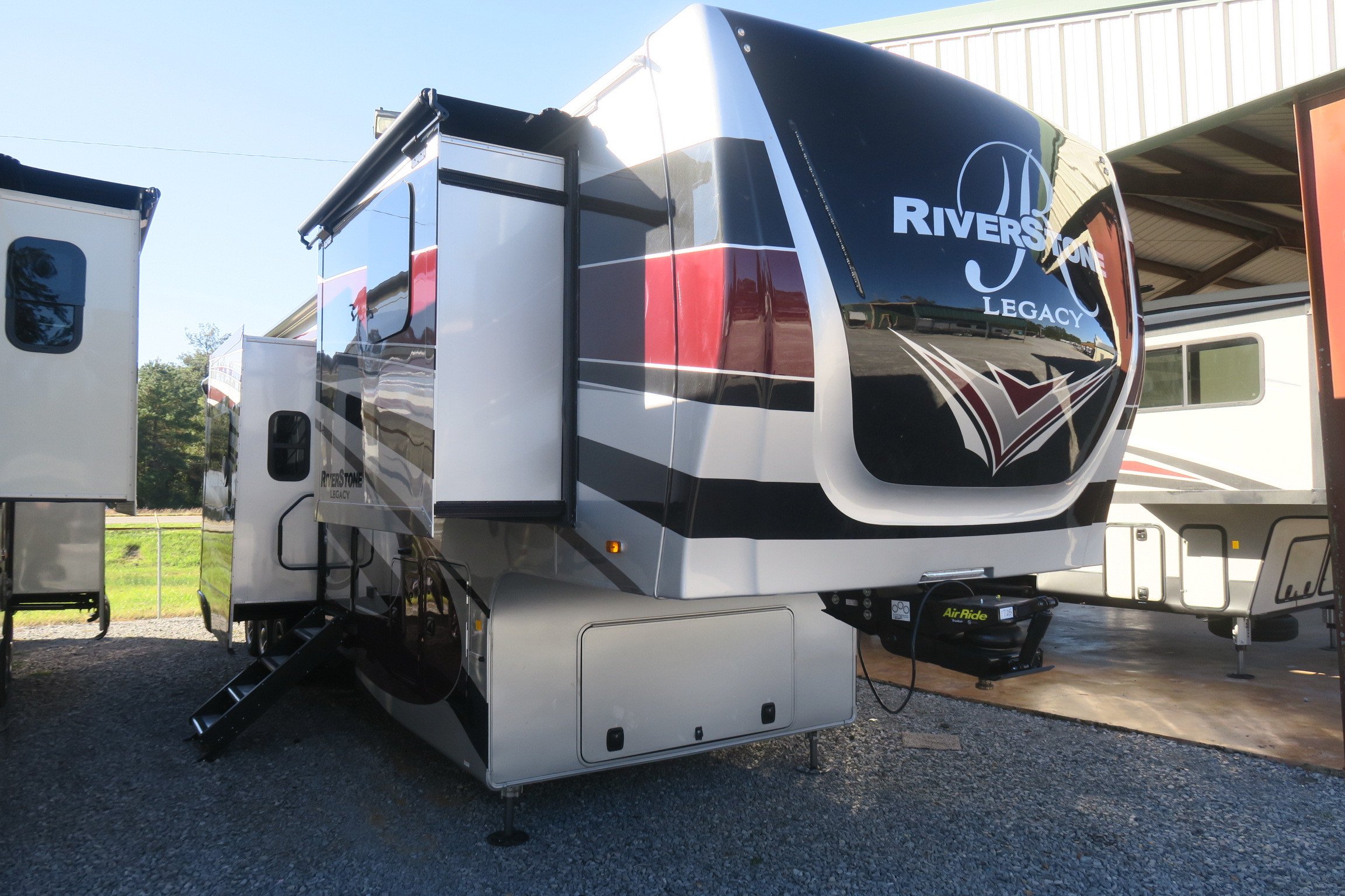 NEW 2021 RIVERSTONE LEGACY 42FSKG Overview Berryland Campers