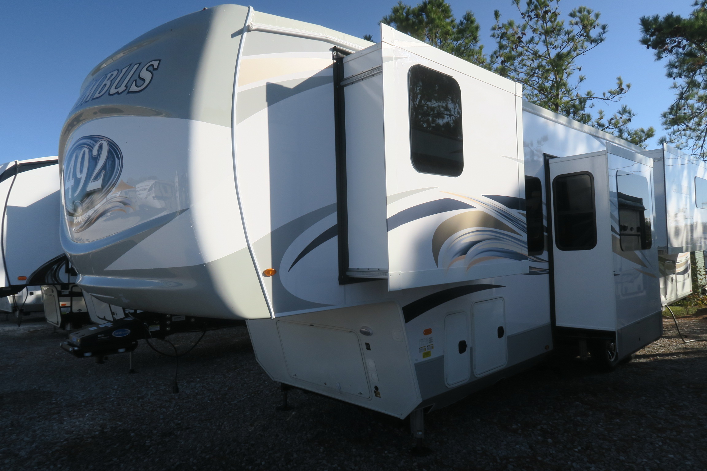 NEW 2021 COLUMBUS 1492 388FK Overview Berryland Campers