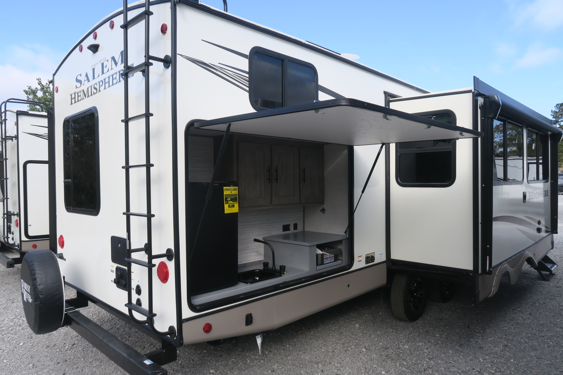 NEW 2021 SALEM HEMISPHERE GLX 310BHI Overview Berryland Campers