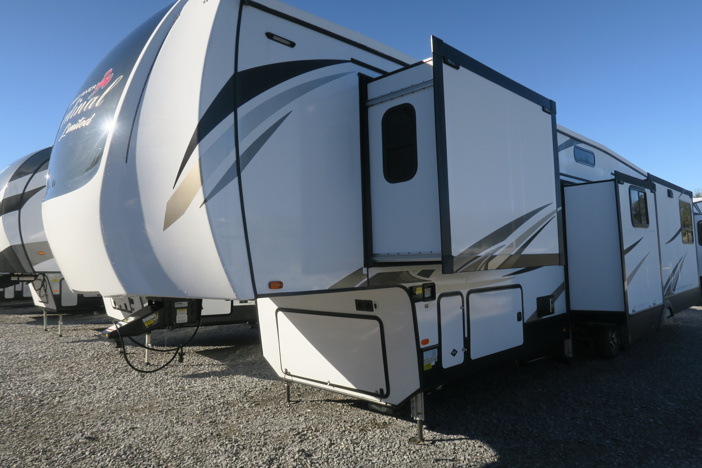 NEW 2021 CARDINAL LIMITED 377MBLE Overview Berryland Campers