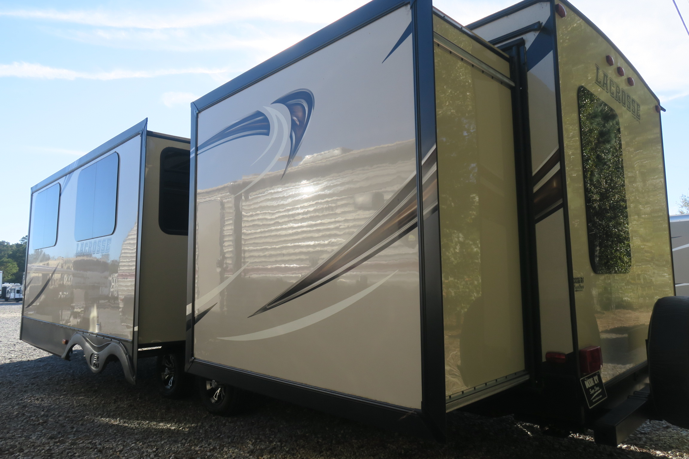 USED 2017 LACROSSE 339BHD Overview Berryland Campers