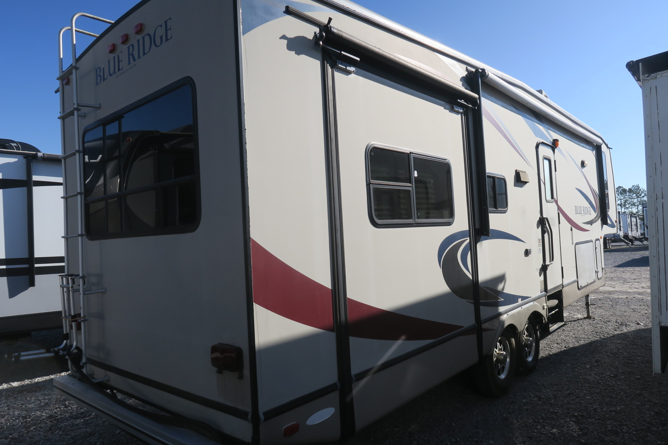 USED 2011 BLUE RIDGE 3125RT Overview Berryland Campers