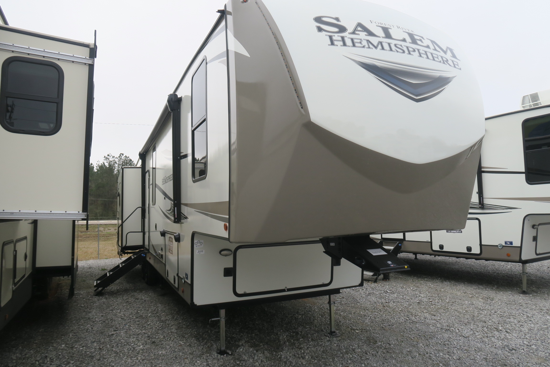 NEW 2021 SALEM HEMISPHERE 370BL Overview Berryland Campers