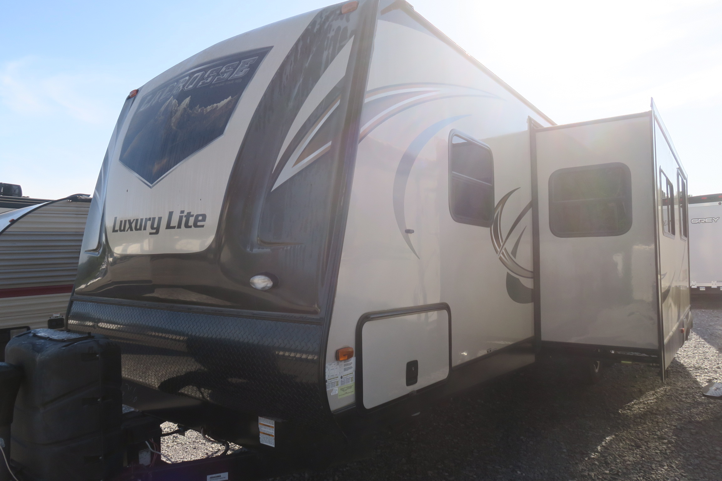USED 2015 LACROSSE 318BHS Overview Berryland Campers
