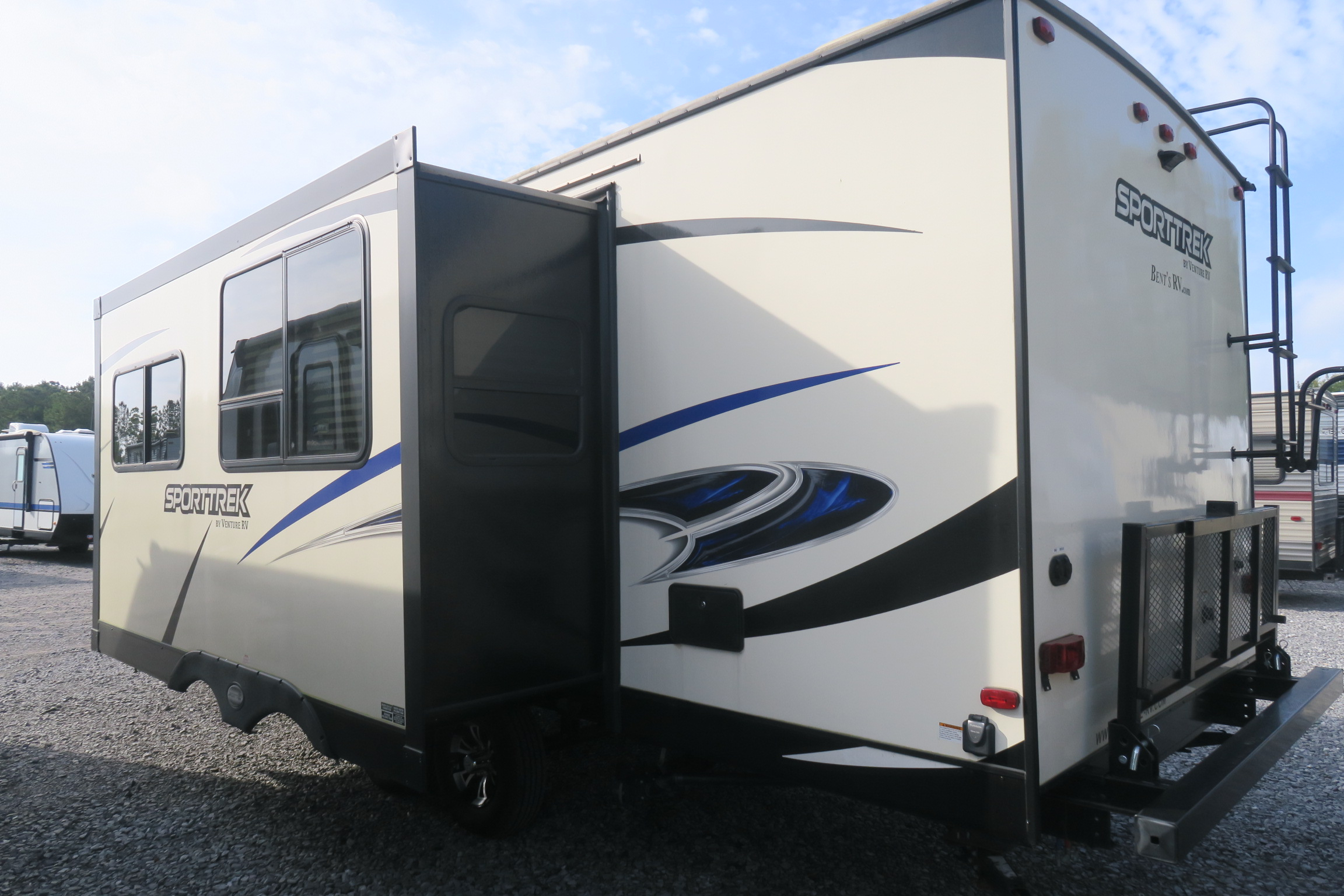 USED 2019 SPORTTREK 271VRB Overview Berryland Campers