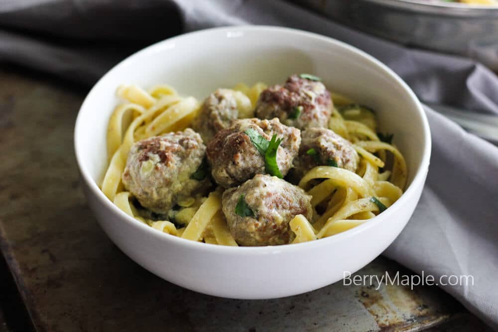 Skinny Fettuccine Alfredo with meatballs Berry&Maple