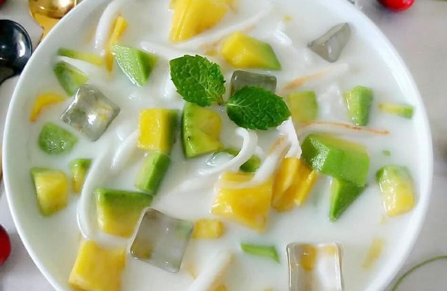 Es Alpukat Kelapa Muda, Takjil Segar Buat Buka Puasa » BertuahPos