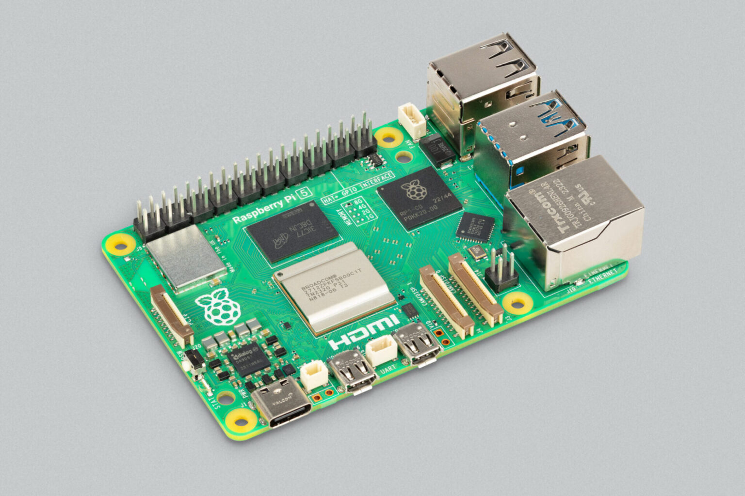 Raspberry Pi 4 vs Raspberry Pi 5. Co nowego w piątej "Malince"?