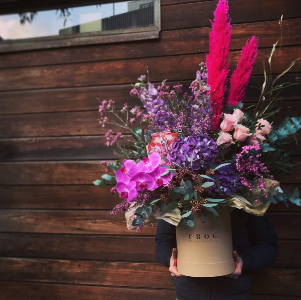 We make hat boxes in paper or suede with your logo